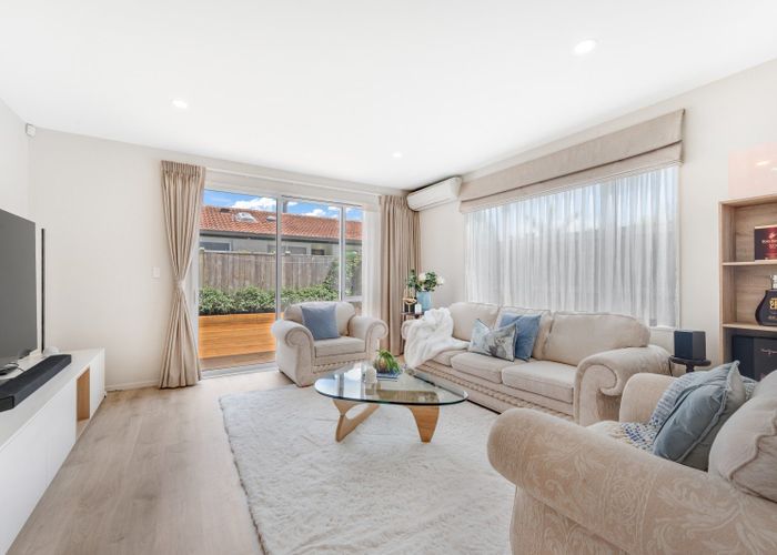  at 10 Hedge Row, Sunnyhills, Manukau City, Auckland