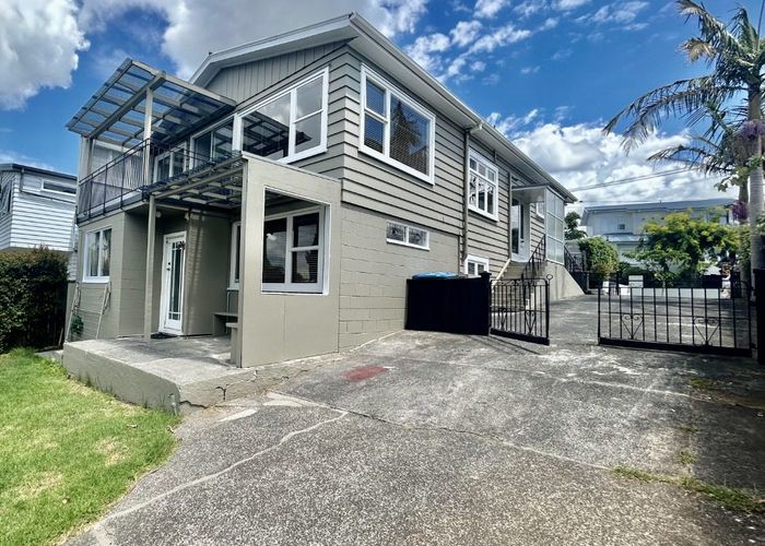  at 16 Sunny Brae Crescent, Westmere, Auckland