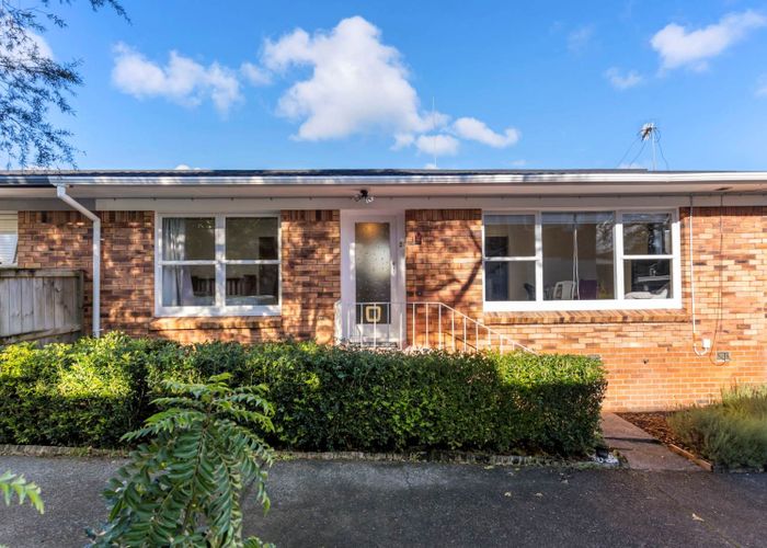  at 2/9 Sudan Avenue, Milford, North Shore City, Auckland