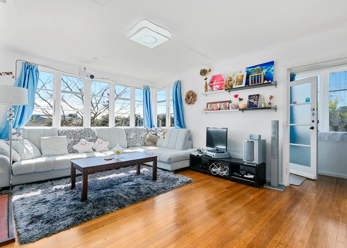  at 17 Anderson Avenue, Point England, Auckland