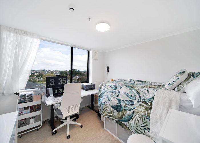  at 204/2 Pukakaho Lane, Papatoetoe, Manukau City, Auckland