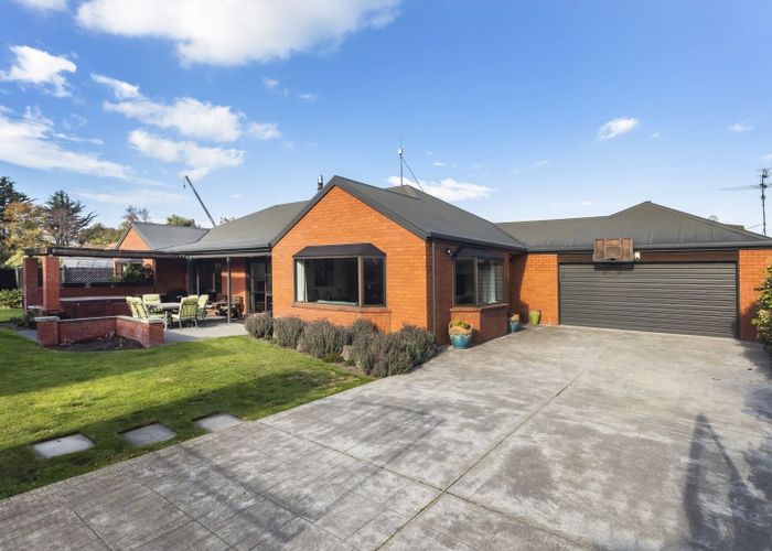  at 15 Stanton Place, Woodend, Woodend