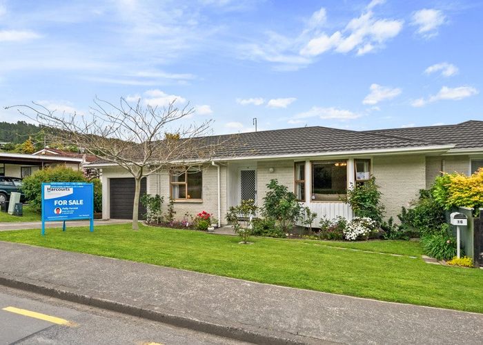  at 2/16 Blue Mountains Road, Pinehaven, Upper Hutt