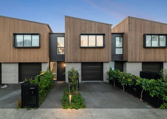  at 5 Nga Tutu Place, Belmont, North Shore City, Auckland