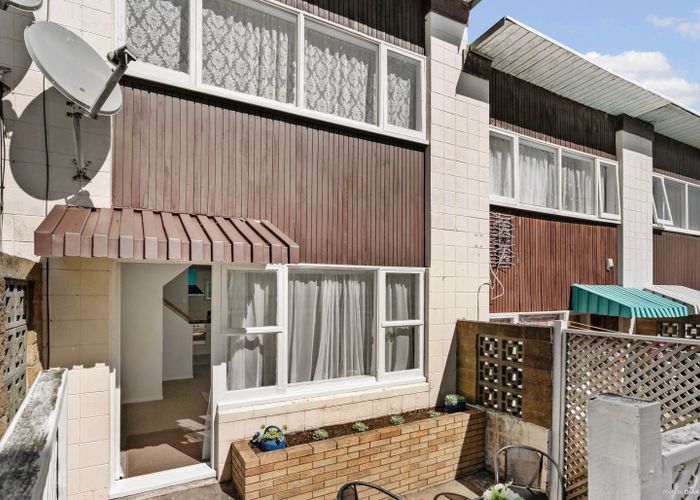  at 4/40 Horoeka Avenue, Mount Eden, Auckland City, Auckland