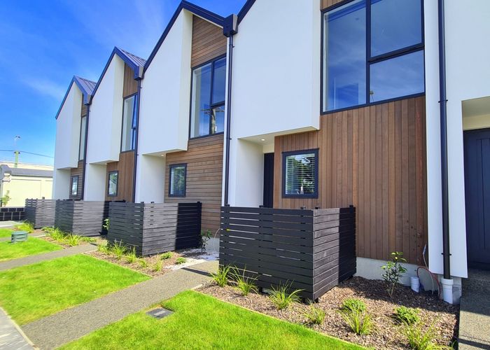  at 2/27 New Brighton Road, Shirley, Christchurch City, Canterbury