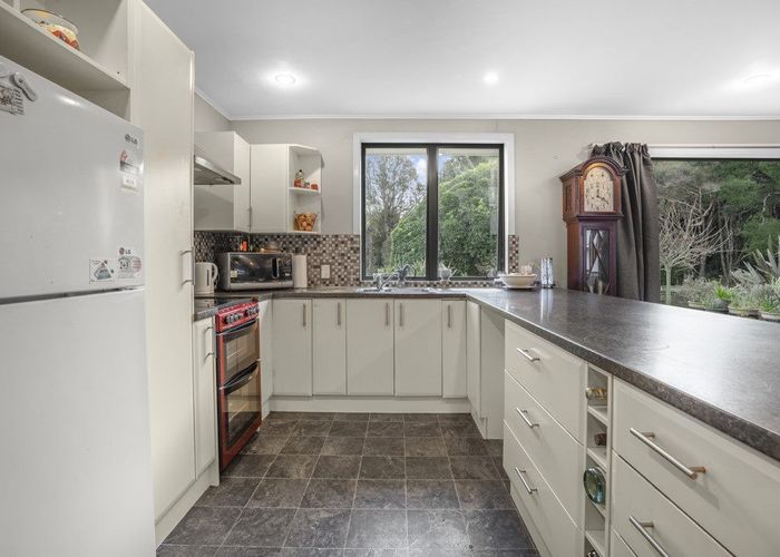  at 37 Pencarrow Crescent, Wainuiomata, Lower Hutt