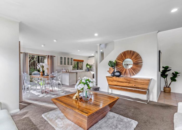  at 4/31 Roanoke Way, Albany, Auckland