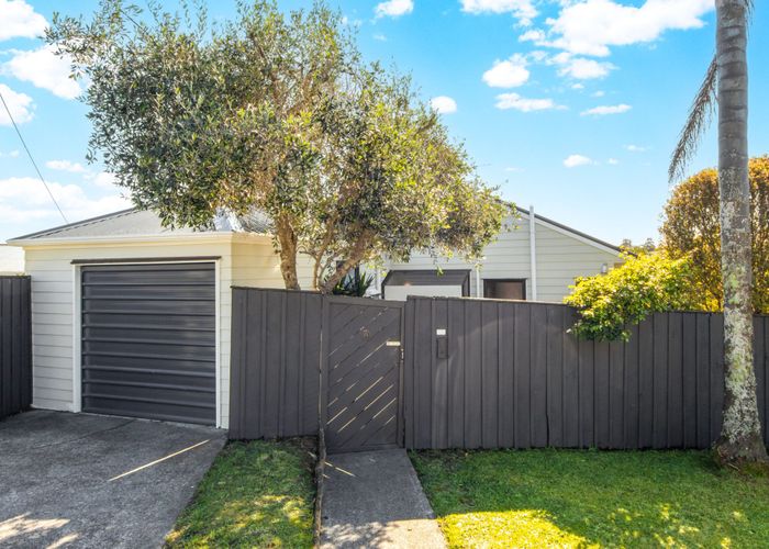  at 1/7 Barron Drive, Green Bay, Waitakere City, Auckland