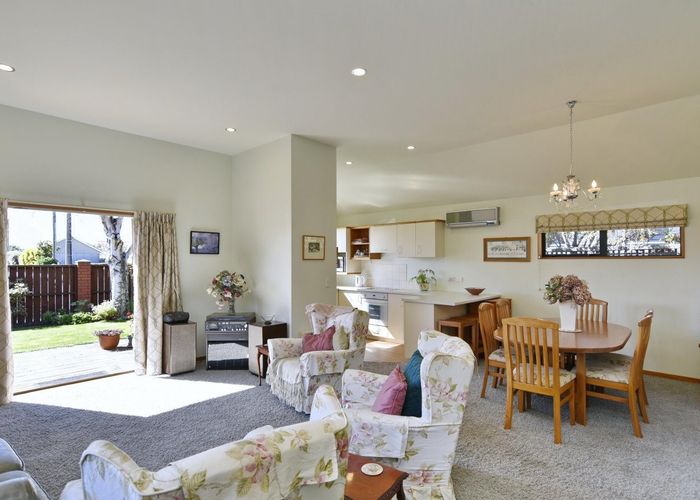  at 1/164 Main Road, Redcliffs, Christchurch