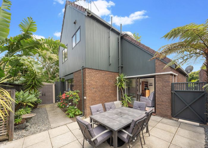  at 5 Balmer Lane, Mount Eden, Auckland