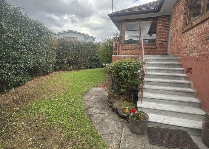  at 8 Boyd Avenue, Mangere Bridge, Auckland