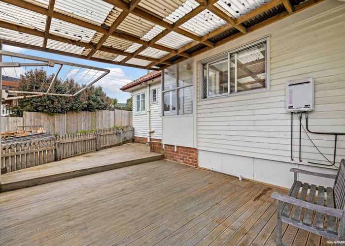  at 1/124 Oakdale Road, Hillsborough, Auckland