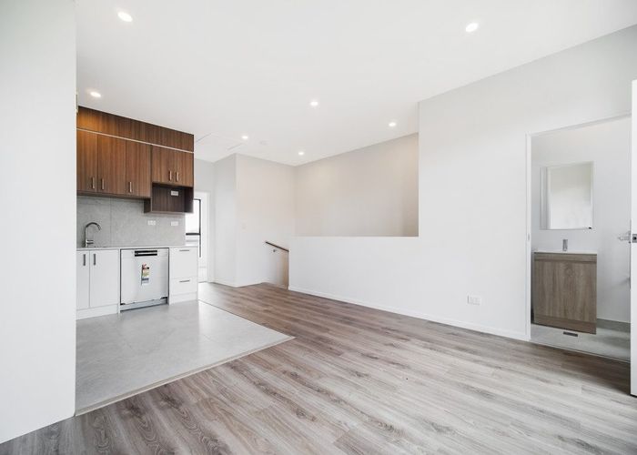  at 9/233 Great North Road, Henderson, Waitakere City, Auckland