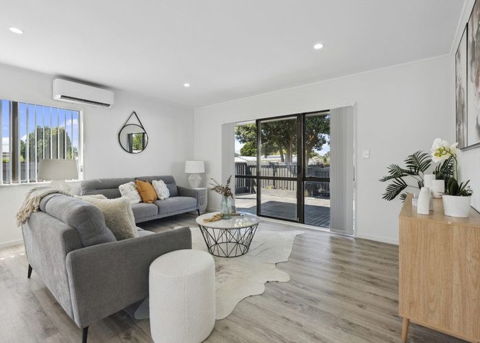  at 2/12 Templeton Place, Clendon Park, Auckland