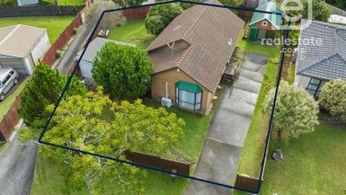  at 6 Coubray Place, Botany Downs, Auckland