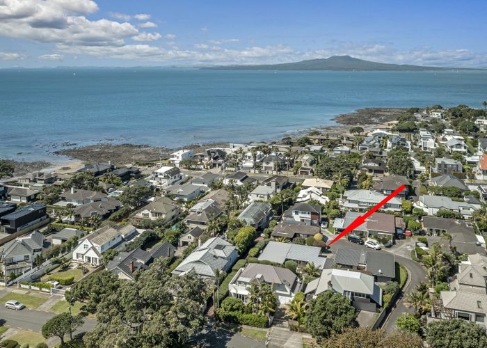  at 25E Saltburn Road, Milford, Auckland