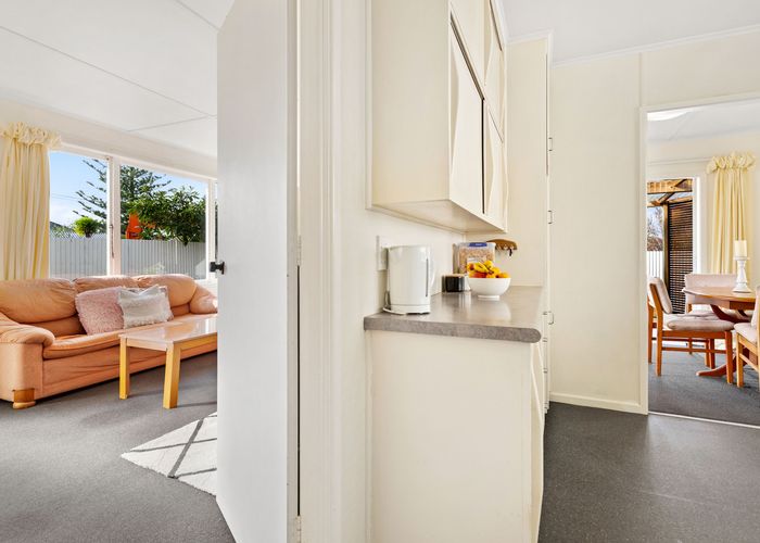  at 2/99 Hobsonville Road, West Harbour, Auckland