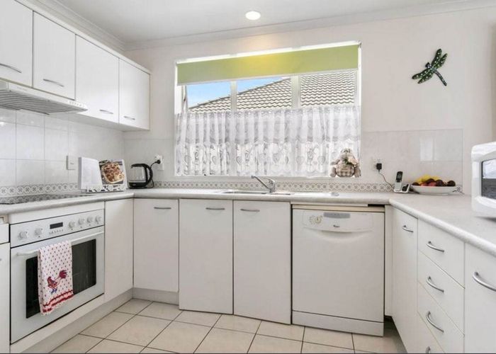  at 14 Fernbrook Close, Burswood, Manukau City, Auckland