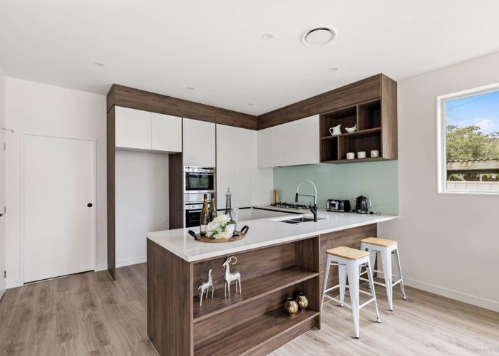  at 25a Tudor Road, Henderson, Waitakere City, Auckland
