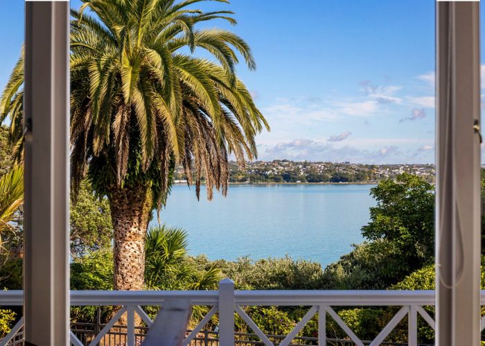  at 7 Beresford Street, Bayswater, North Shore City, Auckland