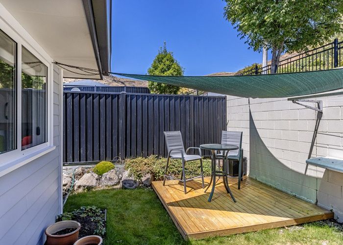  at 3/64 Port Hills Road, Heathcote Valley, Christchurch