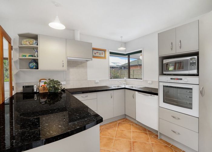  at 2/47 Laing Crescent, Heathcote Valley, Christchurch