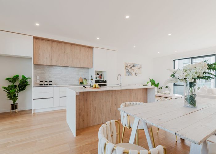  at 952E East Coast Road, Northcross, North Shore City, Auckland