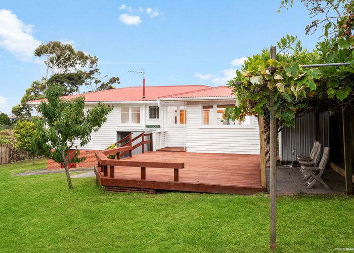  at 17 Endeavour Street, Blockhouse Bay, Auckland