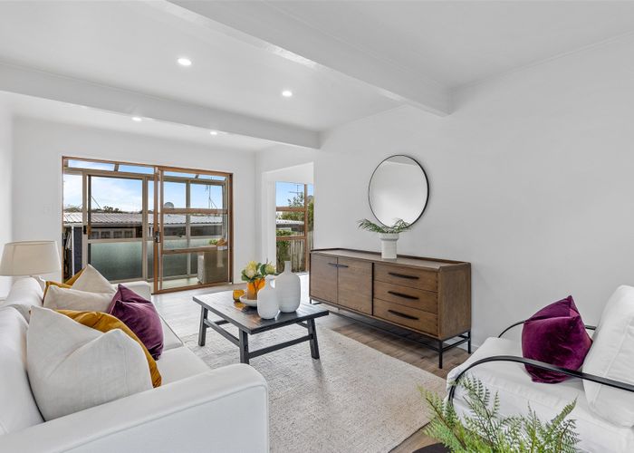  at 2/867 Beach Road, Waiake, North Shore City, Auckland