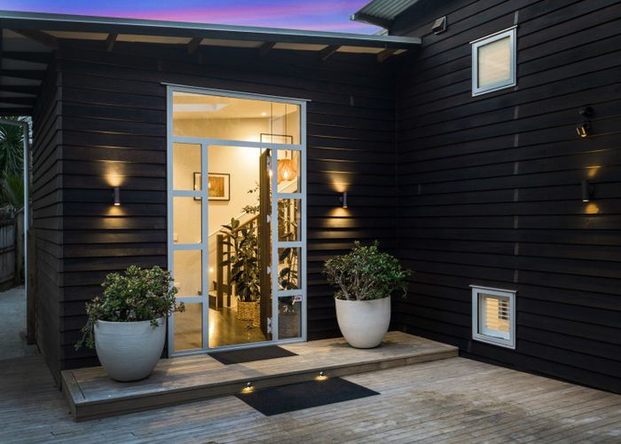  at 8 Zion Road, Birkenhead, North Shore City, Auckland