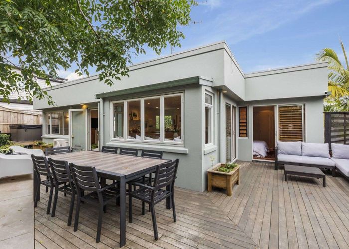  at 2/19 Kenmure Avenue, Forrest Hill, North Shore City, Auckland