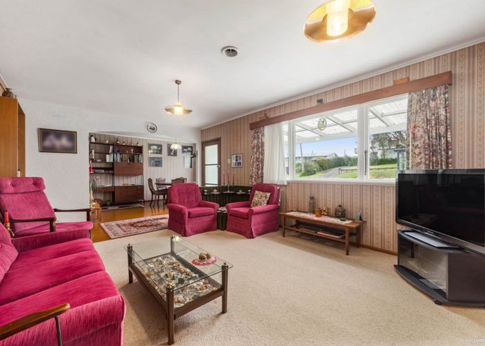  at 8 Roberts Road, Glenfield, North Shore City, Auckland