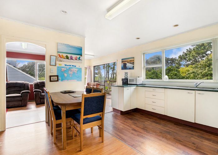  at 39 Beaubank Road, Kelston, Auckland