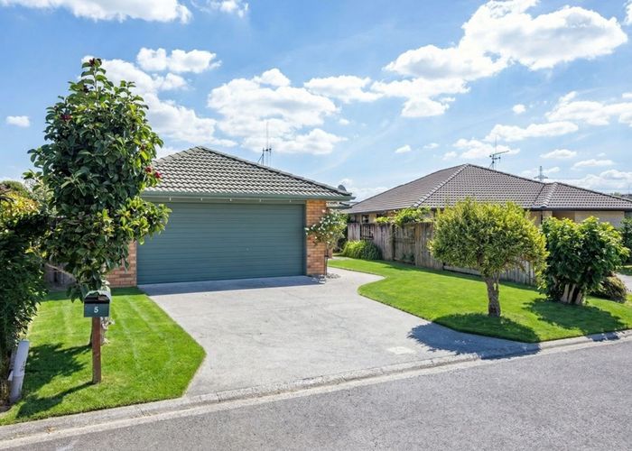  at 5 Locksley Lane, Hamilton East, Hamilton, Waikato