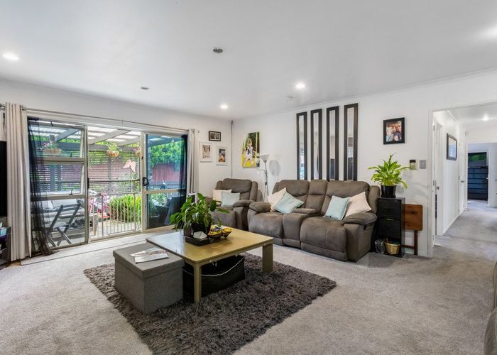  at 38 Morewa Place, Takanini