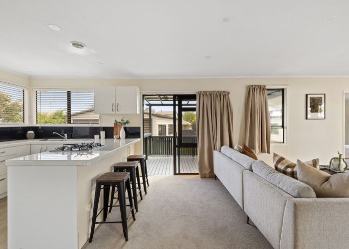  at 51 Gilbass Avenue, Hamilton Lake, Hamilton, Waikato