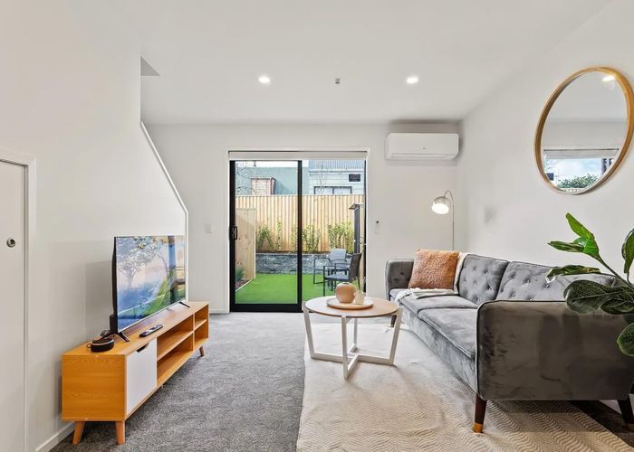  at 8/10 Fathom Place, Te Atatu Peninsula, Waitakere City, Auckland