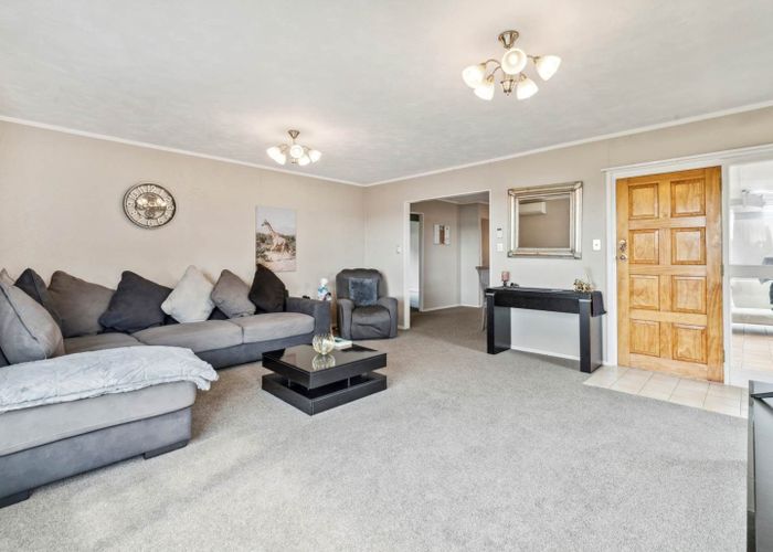  at 1/17 Liam Place, Half Moon Bay, Auckland