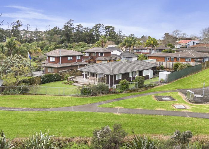  at 10 Lochend Place, Highland Park, Auckland