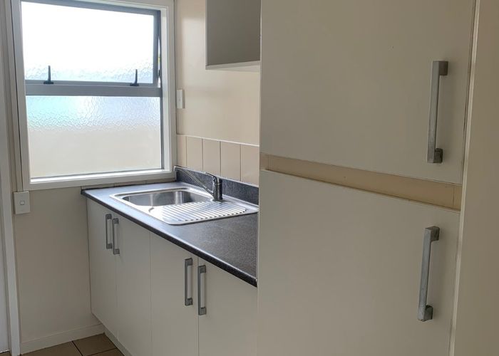  at 2/1 Leonard Road, Mount Wellington, Auckland City, Auckland