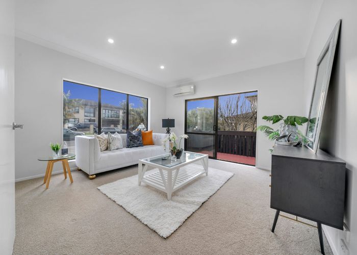  at 29 Midhurst Avenue, Henderson, Waitakere City, Auckland