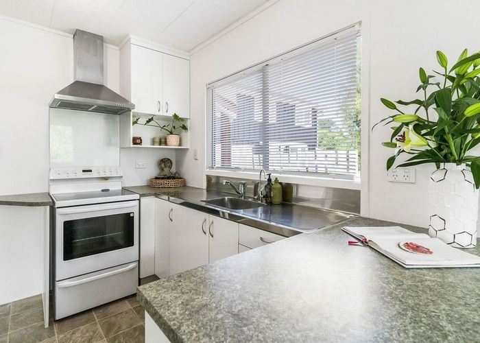  at 17 Lynn Road, Bayview, Auckland