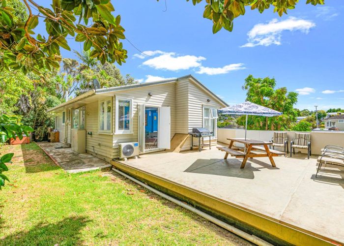  at 42 Selwyn Crescent, Forrest Hill, North Shore City, Auckland