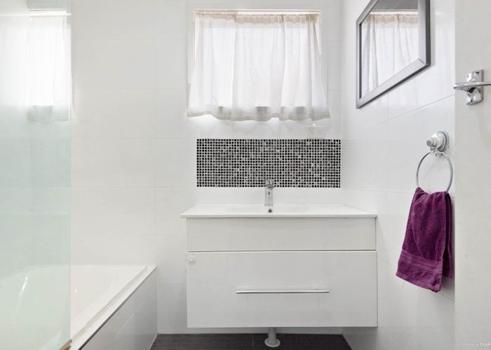  at 1/27 Waimana Road, Conifer Grove, Takanini