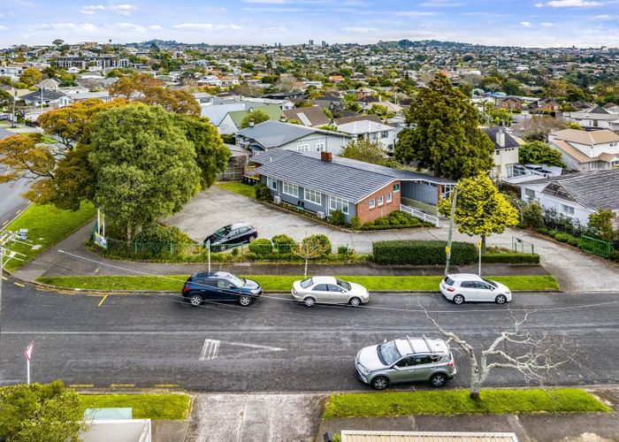  at 2 Blackett Crescent, Meadowbank, Auckland City, Auckland