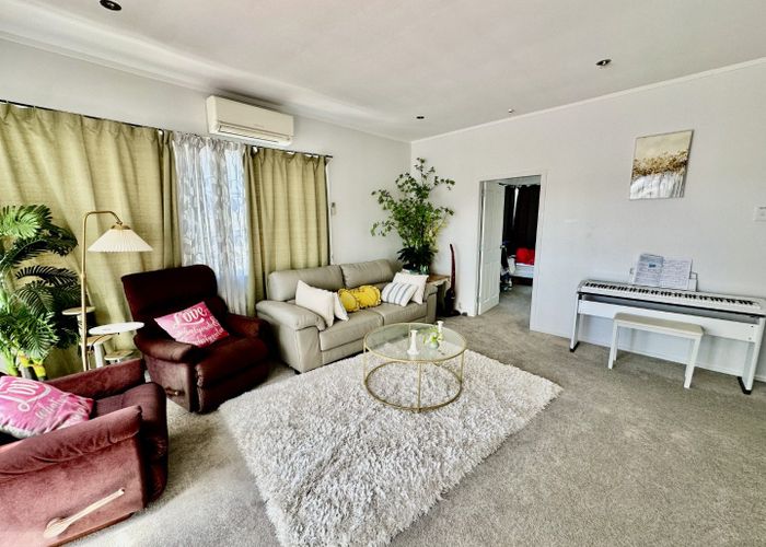  at 1/27 Rosedale Road, Pinehill, Auckland