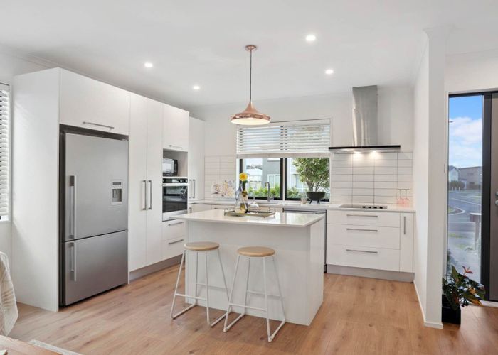  at 41  William Wallbank Crescent, Swanson, Waitakere City, Auckland