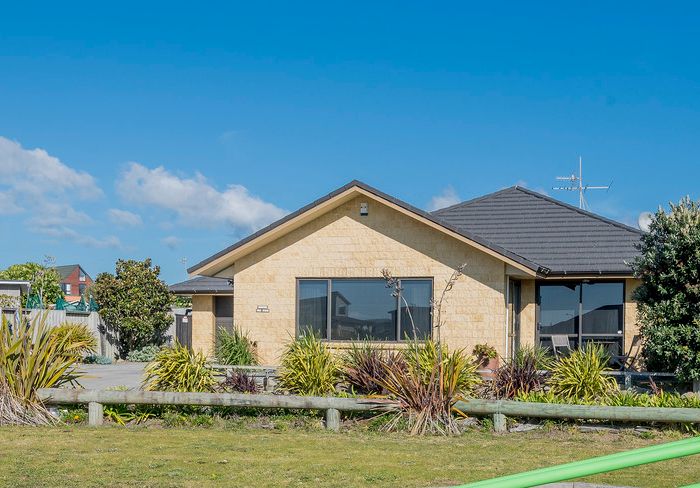  at 1 Barbaras Way, Waikanae Beach, Waikanae