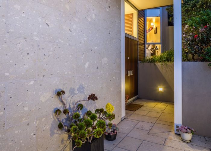  at 15 The Crescent, Roseneath, Wellington